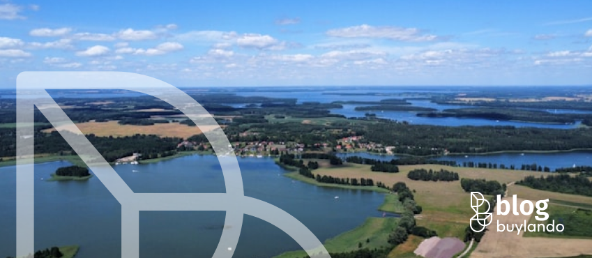 Działki na Mazurach: jak porównywać oferty, gdy każda „ma dostęp do jeziora”